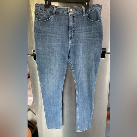 Lee Blue jeans Women size 18L great five pocket pair of jeans worn in perfectly - Picture 1 of 11